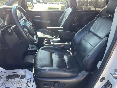 Used 2015 Toyota Sienna SE Premium image 33