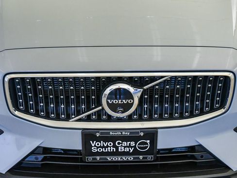 Certified 2025 Volvo V60 B5 Cross Country Plus AWD/4WD image 8