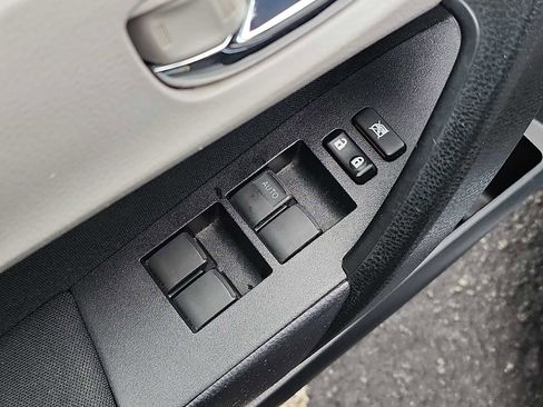 Used 2014 Toyota Corolla LE image 14