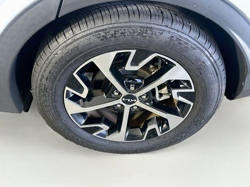 Used 2024 Kia Sportage EX FWD image 11