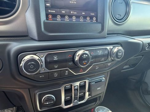 Used 2019 Jeep Wrangler Unlimited Sport S AWD/4WD image 18