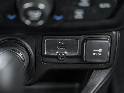 Used 2019 Jeep Renegade Latitude w/ Cold Weather Group image 26