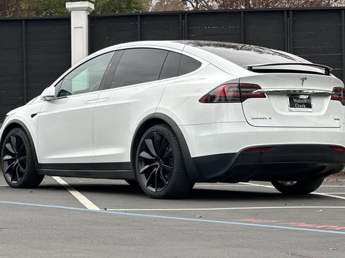 Used 2018 Tesla Model X 100D image 3