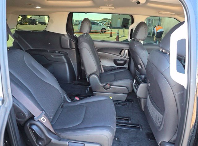 Certified 2025 Kia Carnival SX Prestige FWD image 13