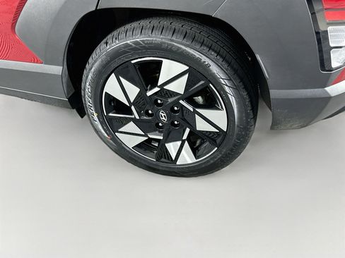 Used 2025 Hyundai Kona SEL FWD image 11