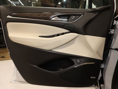 Certified 2024 Buick Enclave Avenir w/ Avenir Technology Package image 22