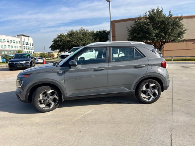 Used 2021 Hyundai Venue SEL FWD image 5