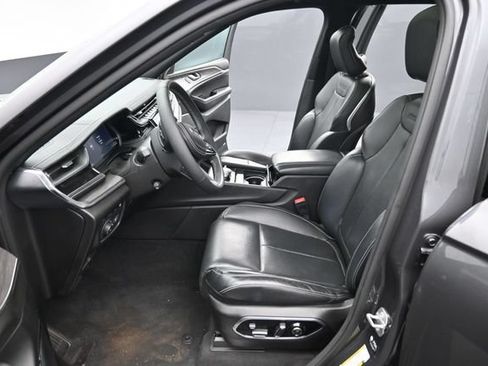 Used 2022 Jeep Grand Cherokee Overland w/ Luxury Tech Group IV AWD/4WD image 14