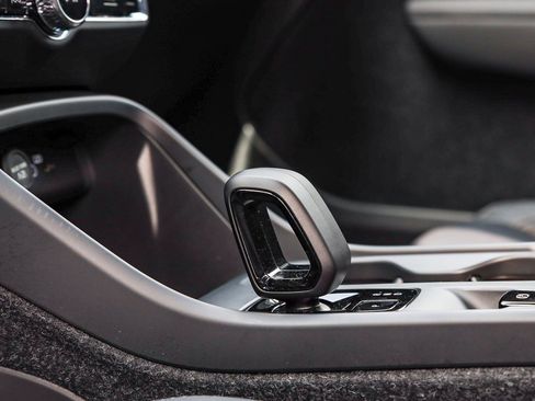 New 2025 Volvo XC40 B5 Core w/ Climate Package image 23