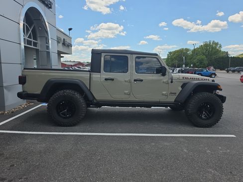 Used 2020 Jeep Gladiator Rubicon w/ LED Lighting Group AWD/4WD image 2