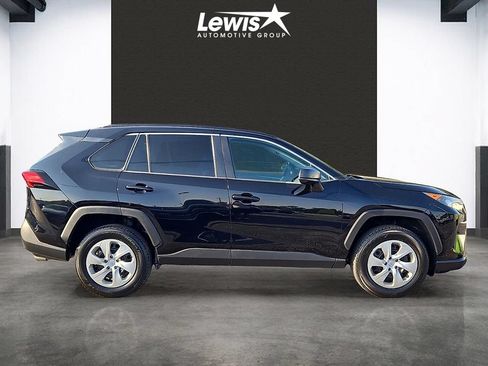 Used 2021 Toyota RAV4 LE FWD image 5