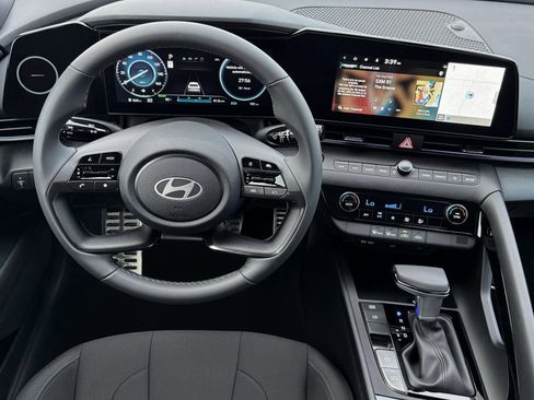 New 2025 Hyundai Elantra SEL image 17