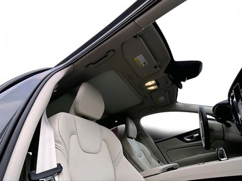 Certified 2026 Volvo V60 B5 Cross Country Plus w/ Protection Package Premier image 26