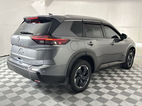 Certified 2025 Nissan Rogue SV w/ SV Premium Package FWD image 8
