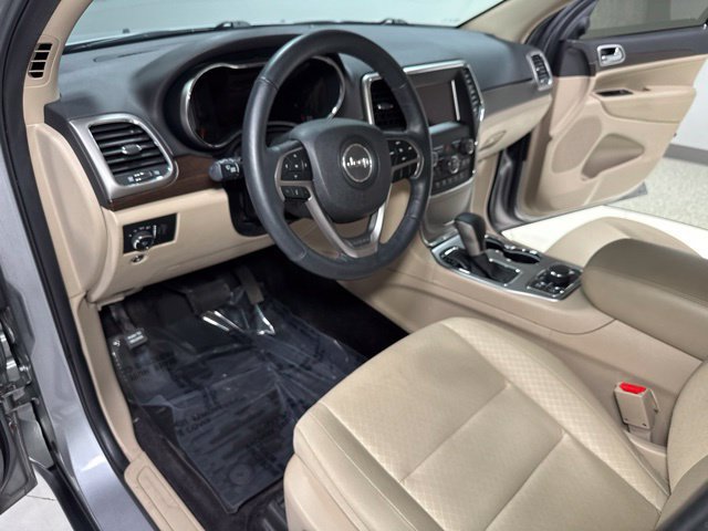 Used 2018 Jeep Grand Cherokee Laredo AWD/4WD image 11
