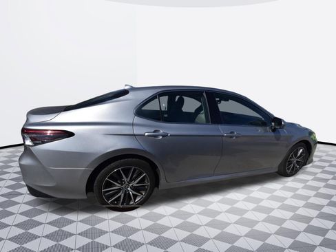 Used 2021 Toyota Camry XLE FWD image 3