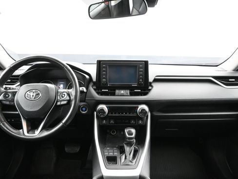 Used 2021 Toyota RAV4 XLE Premium image 19