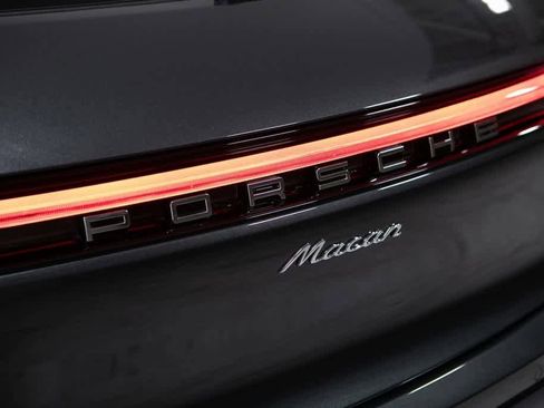Certified 2025 Porsche Macan image 37