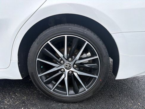 Used 2021 Toyota Camry SE image 9