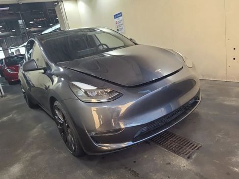 Used 2024 Tesla Model Y Performance image 4