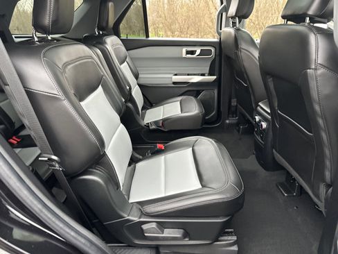 Used 2022 Ford Explorer XLT w/ Equipment Group 202A image 36
