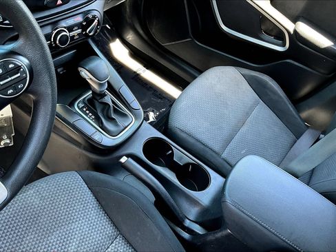 Used 2023 Kia Soul LX w/ LX Technology Package FWD image 16