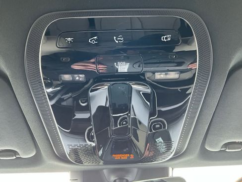 Used 2025 Mercedes-Benz GLC 350e 4MATIC image 25