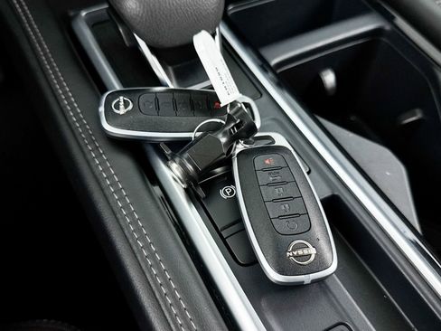 Used 2024 Nissan Pathfinder Platinum image 41