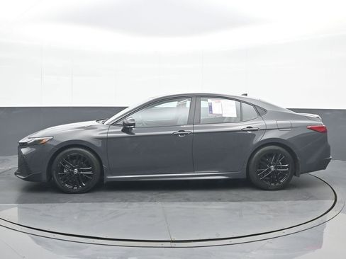 Used 2025 Toyota Camry XSE FWD image 3