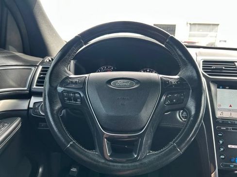 Used 2018 Ford Explorer Platinum AWD/4WD image 22