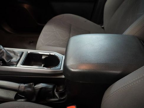 Used 2016 Toyota Tacoma TRD Off-Road image 8