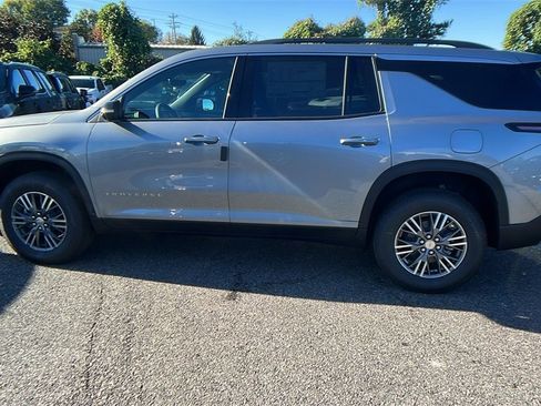 New 2026 Chevrolet Traverse LT w/ Driver Confidence Package image 8