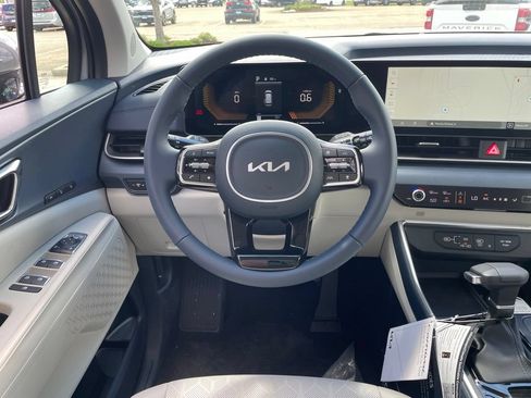 New 2026 Kia Carnival EX FWD image 12