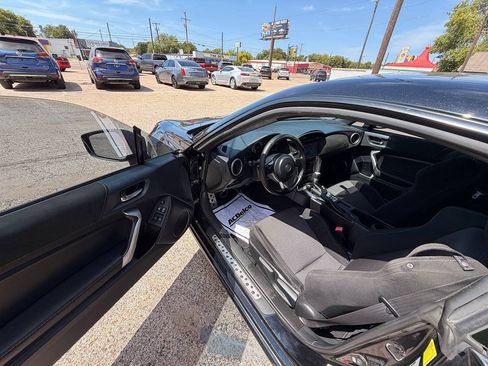 Used 2017 Toyota 86 RWD image 10