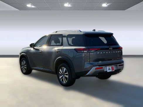New 2025 Nissan Pathfinder SL image 3