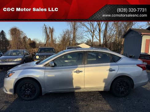 Used 2017 Nissan Sentra S FWD image 1