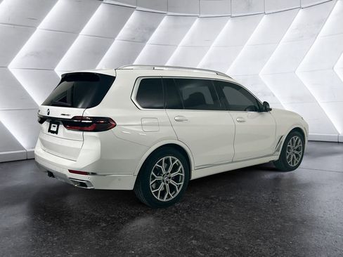 Used 2024 BMW X7 xDrive40i image 4