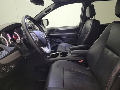 Used 2018 Dodge Grand Caravan GT FWD image 17