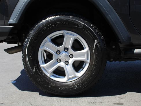Used 2018 Jeep Wrangler Sport AWD/4WD image 18