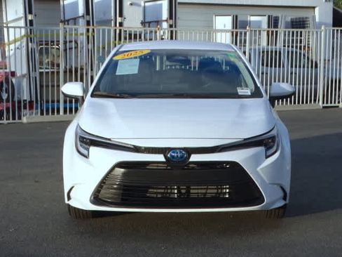Used 2025 Toyota Corolla LE image 3