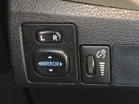Used 2016 Toyota Corolla L image 25