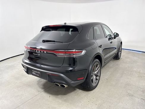 Certified 2022 Porsche Macan S image 7