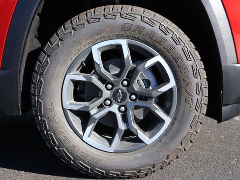 New 2026 Chevrolet Equinox ACTIV w/ Convenience Package III image 25