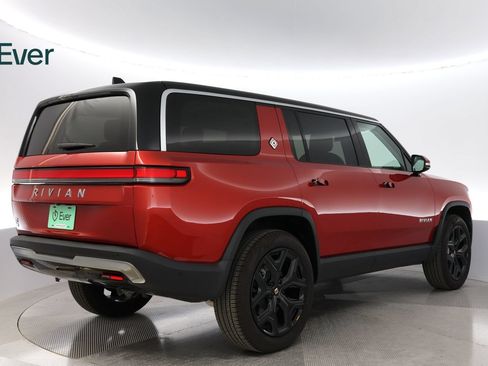 Used 2024 Rivian R1S Adventure Dual AWD/4WD image 3