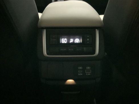 Used 2023 Subaru Ascent Premium w/ Convenience Package AWD/4WD image 22