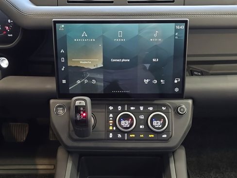 New 2026 Land Rover Defender 130 X-Dynamic SE image 17