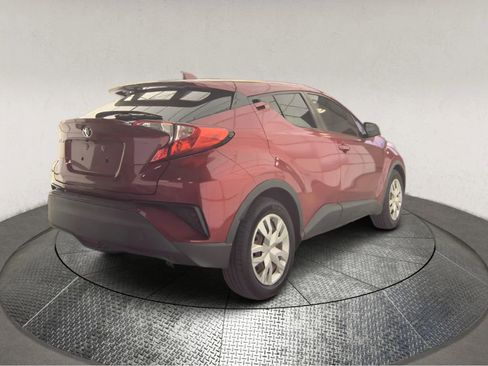 Used 2019 Toyota C-HR LE image 2