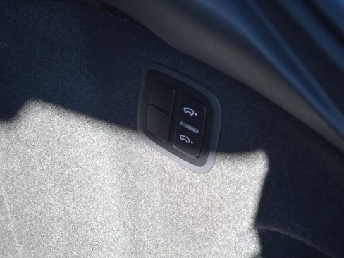 Used 2025 Porsche Macan image 40