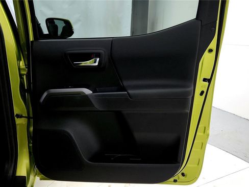 Used 2023 Toyota Tacoma TRD Off-Road w/ Technology Package image 18