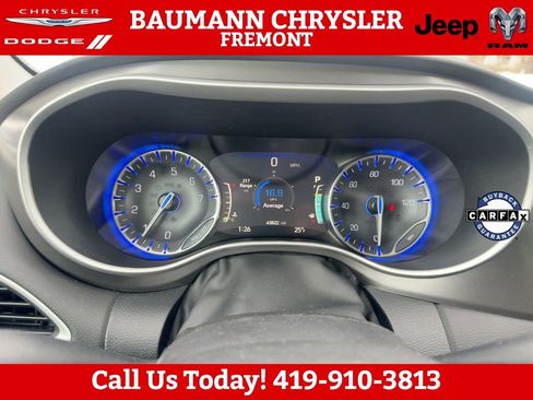 Used 2024 Chrysler Pacifica Touring-L image 21